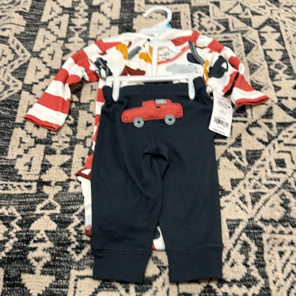 Carters baby 3 piece set | 6m - Picture 2 of 2